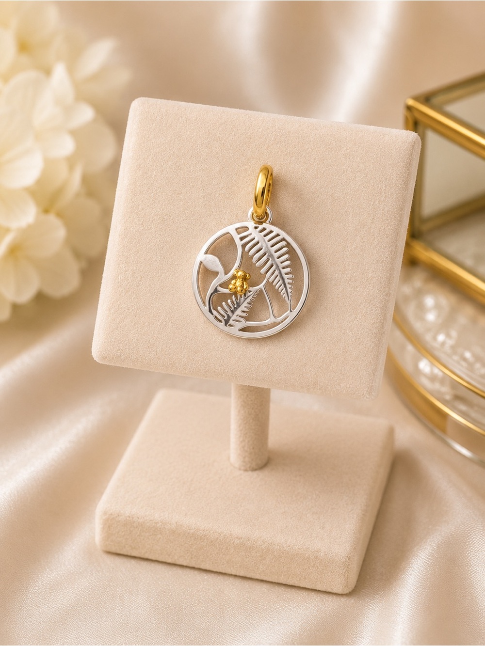 Medium El yunque Gold and Silver Pendant 925